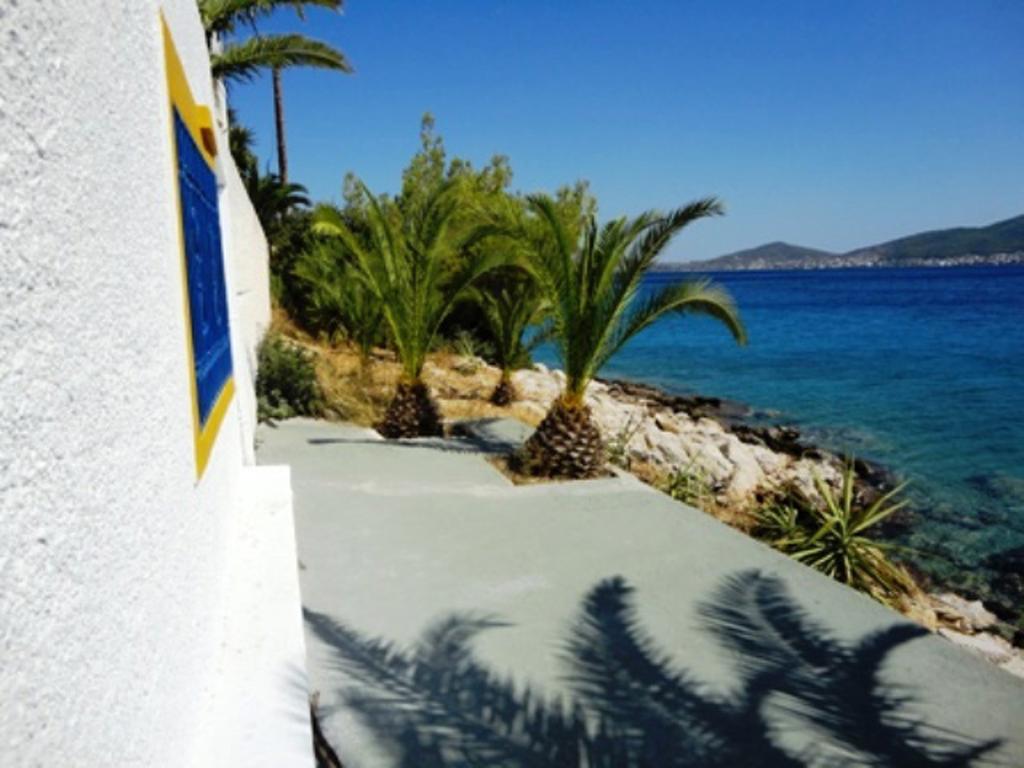 Wavedance Accommodation Salamis Exterior photo